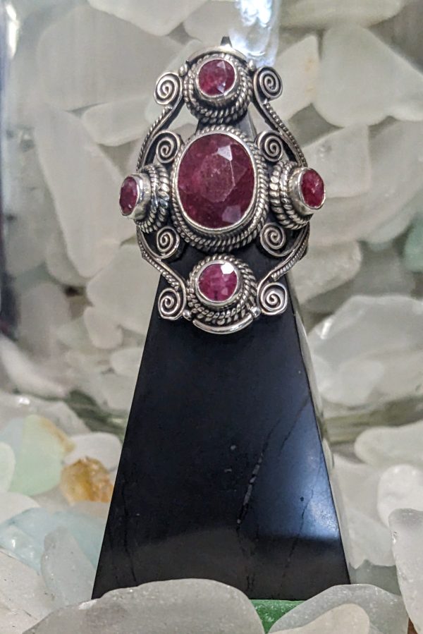 Exquisitely Detailed Ruby Ring Fashion