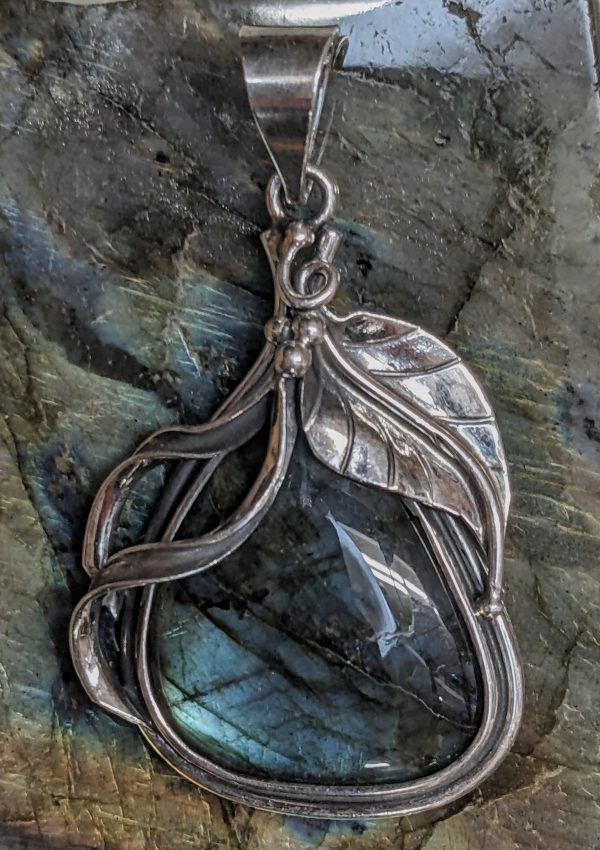 Exquisite and Exceptional Labradorite Pendant Online