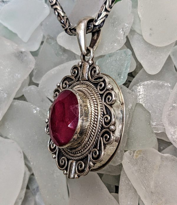 Beautiful Scrolled Ruby Pendant Fashion