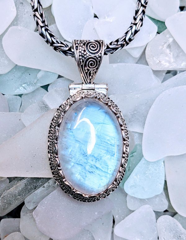 Lovely Moonstone Pendant with Intricate Detail For Cheap