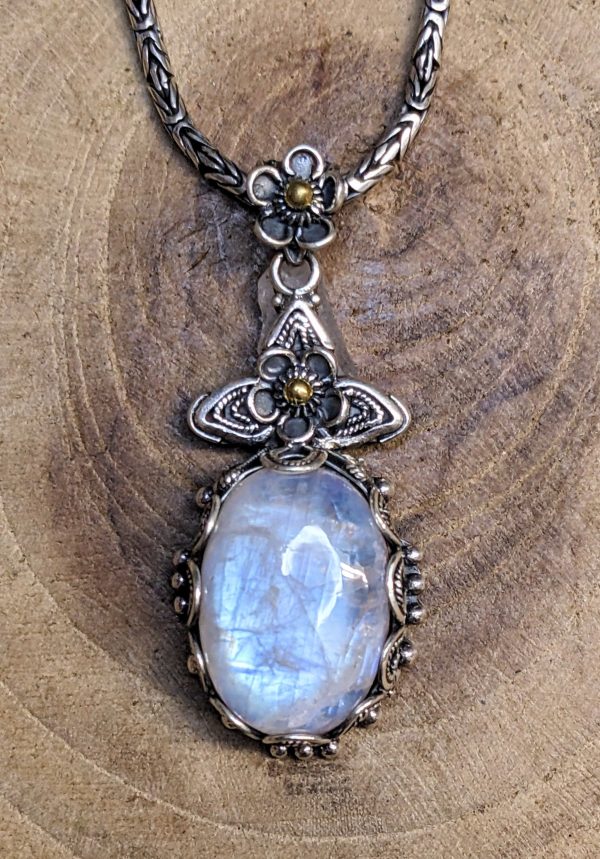 Artistic and Beautifully Crafted Moonstone and Gold Pendant Fashion