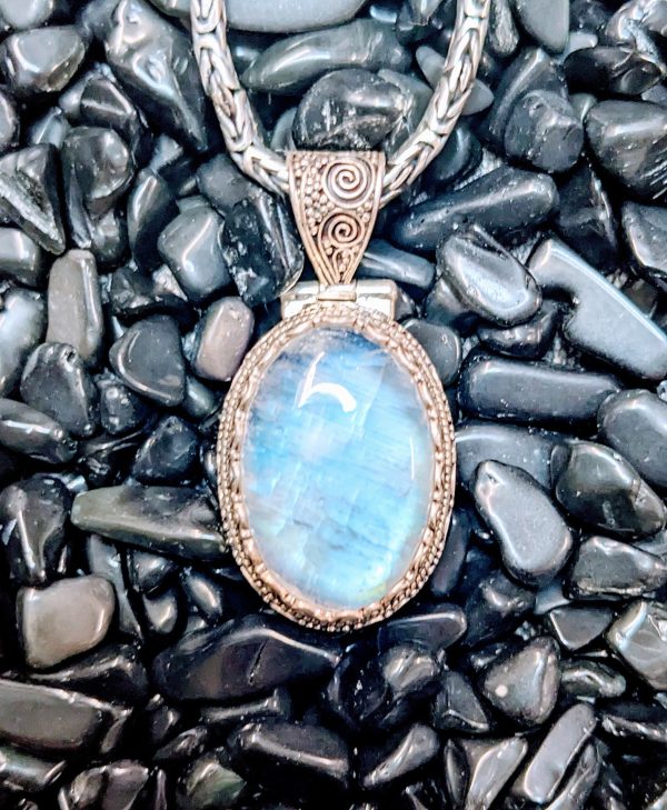 Lovely Moonstone Pendant with Intricate Detail For Cheap